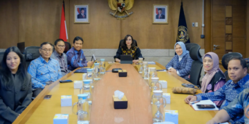 Menteri Pariwisata, Widiyanti Putri Wardhana, menerima audiensi dari pimpinan pusat Perhimpunan Hotel dan Restoran Indonesia (PHRI) di Gedung Sapta Pesona, Jakarta, Rabu (23/4).(Foto: Humas Kemenpar)