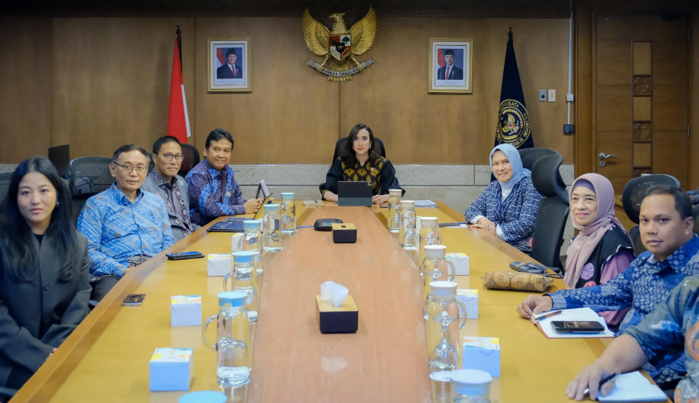 Menteri Pariwisata, Widiyanti Putri Wardhana, menerima audiensi dari pimpinan pusat Perhimpunan Hotel dan Restoran Indonesia (PHRI) di Gedung Sapta Pesona, Jakarta, Rabu (23/4).(Foto: Humas Kemenpar)