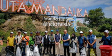 Menteri Pariwisata, Widiyanti Putri Wardhana, menegaskan bahwa pelaksanaan Gerakan Wisata Bersih (GWB) di Pantai Kuta Mandalika, Nusa Tenggara Barat (NTB)