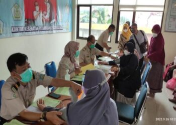 Calon jamaah haji melakukan vaksinasi meningitis. (Dok. Istimewa)