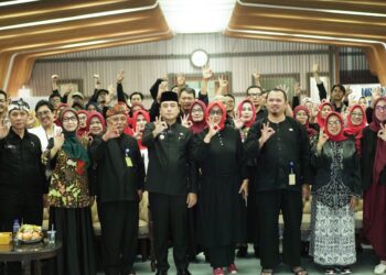 Wakil Wali Kota Bandung, Erwin, menyatakan pentingnya pendekatan holistik, mulai dari deteksi dini hingga penyediaan akses pengobatan yang mudah dan berkelanjutan.