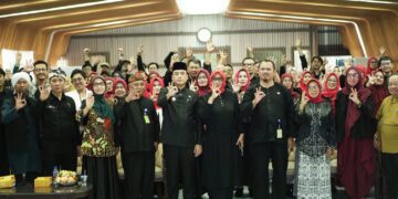 Wakil Wali Kota Bandung, Erwin, menyatakan pentingnya pendekatan holistik, mulai dari deteksi dini hingga penyediaan akses pengobatan yang mudah dan berkelanjutan.