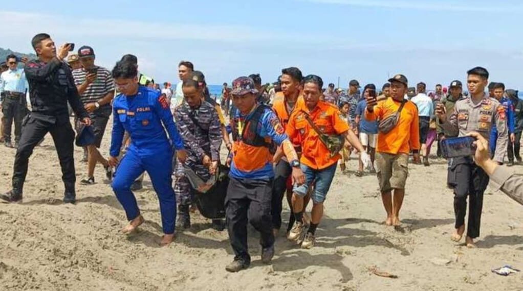 Wisatawan korban tenggelam ditemukan tewas di Pantai Pangandaran.(Foto:Istimewa).