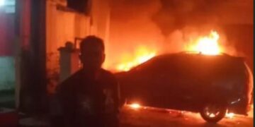 Mobil diduga sengaja dibakar OTK di Cianjur.(Foto:Istimewa).
