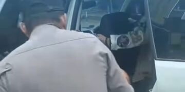 Polisi selamatkan bocah kejang-kejang di jalur wisata Sukabumi.(Foto:Istimewa).