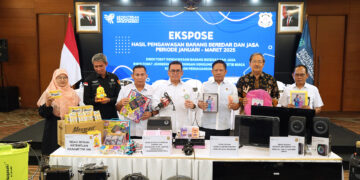 Menteri Perdagangan, Budi Santoso memimpin ekspose hasil pengawasan barang beredar dan jasa periode Januari—Maret tahun 2025 di Kantor Kementerian Perdagangan, Jakarta, Kamis (17 Apr)