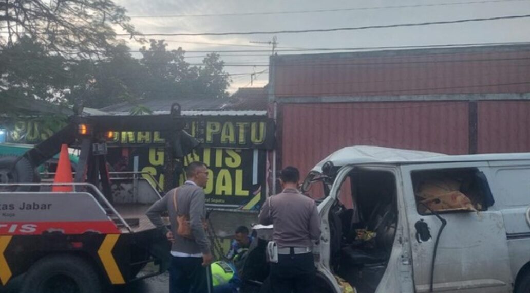 Bangkai Mobil Daihatsu Grandmax yang terlibat tabrakan.(Foto:Istimewa).