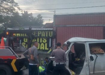 Bangkai Mobil Daihatsu Grandmax yang terlibat tabrakan.(Foto:Istimewa).