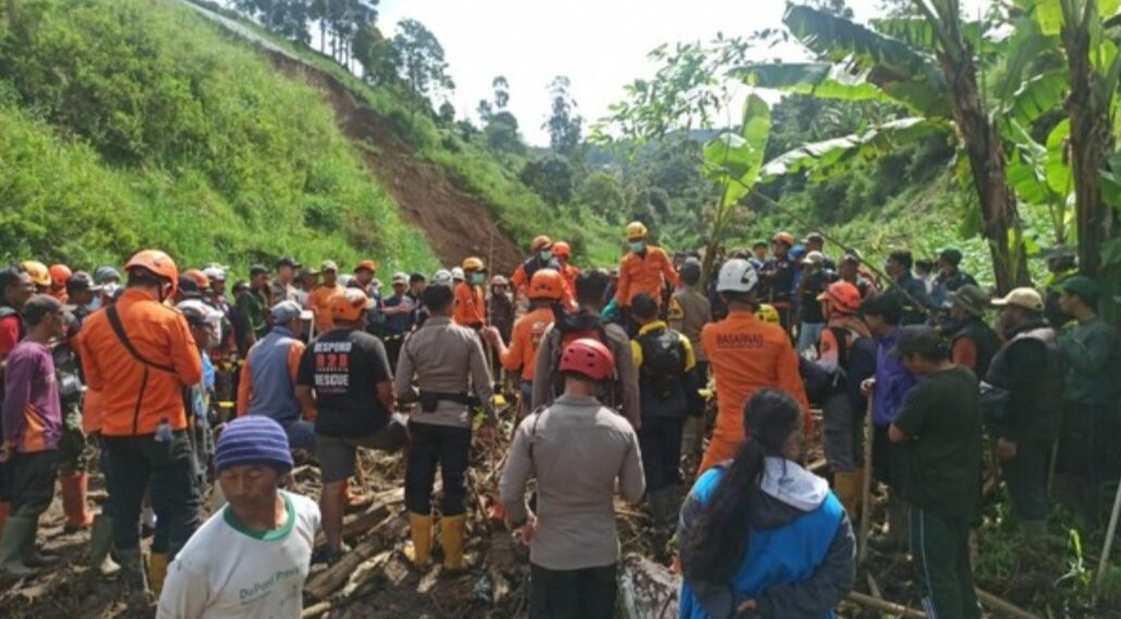 Proses pencarian Endang (97), korban terseret banjir dan tanah longsor di Lembang, KBB.(Foto:Istimewa).