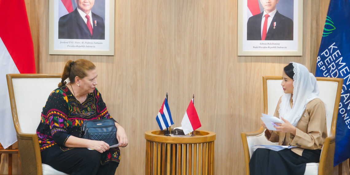 Wakil Menteri Perdagangan, Dyah Roro Esti melakukan pertemuan bilateral dengan Duta Besar Kuba Jakarta, Dagmar Gonzalez Grau di Kantor Kementerian Perdagangan, Jakarta, Kamis (15 Mei).(Foto: Humas Kemendag)