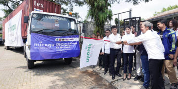 Wakil Menteri Perdagangan, Dyah Roro Esti bersama Wakil Gubernur Jawa Barat, Erwan Setiawan melepas ekspor perdana produk sekam bakar milik PT Minaqu Indonesia ke Belanda senilai 26.300 Euro di Kota Bogor, Jawa Barat, Rabu (30 Apr).(Foto: Humas Kemendag)