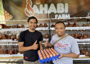 Abi Dicky (kanan) dan Dudi Herdiansyah (kiri) di Sahabi Farm.