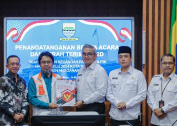 Wali Kota Bandung, Muhammad Farhan, menyampaikan bahwa penyaluran hibah ini merupakan kewajiban konstitusional pemerintah daerah dalam mendukung keberlangsungan demokrasi lokal.(Foto: Humas Pemkot Bandung)