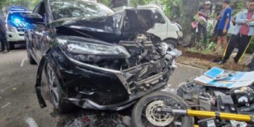 Kondisi Mobil Nissan nopol D 1491 AJQ dan sepeda motor Yamaha XSR nopol D 6958 AEN.(Foto:Istimewa).