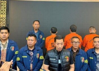 Keterangan pers Ditreskrimum Polda Banten kasus dugaan pemerasan Kadin Cilegon minta jatah proyek Rp.5 triliun.(Foto:Istimewa).
