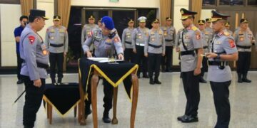 Kapolri Jenderal Listyo Sigit Prabowo mempimpin sertijab Kapolda Jabar di Mabes Polri, Jakarta.(Foto: Istimewa).