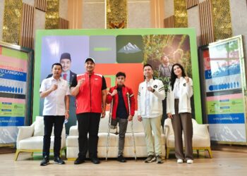 Menteri Pemuda dan Olahraga Republik Indonesia (Menpora RI) Dito Ariotedjo mendukung langkah anak muda disabilitas Anggi Wahyuda yang akan mewujudkan impian besarnya untuk mencapai Everest Base Camp, Nepal dengan gerakan “Satu Langkah Lagi". (foto:Andre/kemenpora.go.id)