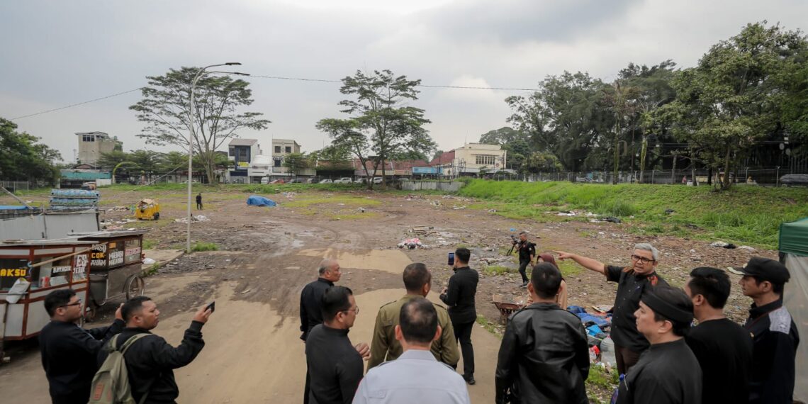 Penyegelan lahan Palaguna.(Foto: Humas Pemkot Bandung)