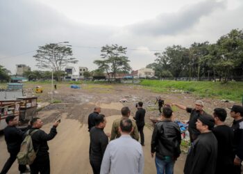 Penyegelan lahan Palaguna.(Foto: Humas Pemkot Bandung)