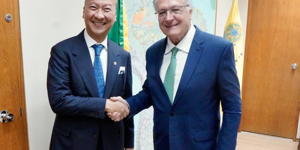 Menteri Perindustrian RI Agus Gumiwang Kartasasmita dan Wakil Presiden sekaligus Menteri Pembangunan, Industri, Perdagangan dan Jasa Brasil, Geraldo Alckmin.(FOTO: Dok. Kemenperin)