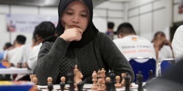 Perjalanan pecatur muda Shafira Devi Herfesa untuk menembus Piala Dunia Catur FIDE Women’s World Cup 2025 sangat luar biasa. Dikenalkan ayahnya olahraga catur sejak umur 3 tahun membuatnya berhasil menjadi salah satu atlet catur berpotensi dan membanggakan Indonesia.(foto:Gilang/kemenpora.go.id)