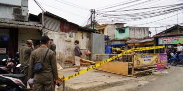 Penertiban bangunan liar di Sukaraja Bogor.(Foto: Humas Pemkab Bogor)