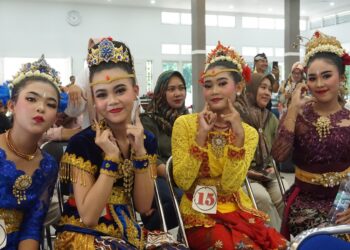 Penari Jaipong, budaya sunda, tari