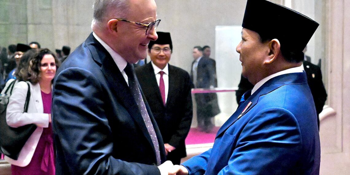 Presiden Republik Indonesia Prabowo Subianto mengunjungi Perdana Menteri Australia, Anthony Albanese, di tempat bermalamnya selama di Jakarta, pada Rabu malam (14/05/2025).(Foto: Setneg)