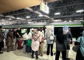 Stasiun kereta cepat saat liburan