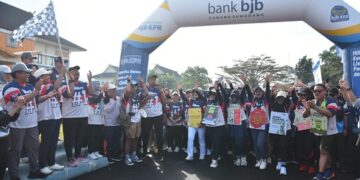 Ribuan peserta memadati kawasan Pusat Pemerintahan Sumedang (PPS) pada Sabtu (3/5/2025) untuk mengikuti kegiatan jalan sehat bertajuk Sumedang Walker. Acara ini merupakan bagian dari rangkaian program Sumedang Sehat dalam rangka memperingati Hari Jadi ke-447 Kabupaten Sumedang, sekaligus menjadi momentum untuk mendorong gaya hidup sehat dan peduli lingkungan.(Foto: Humas Pemkab Sumedang)