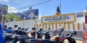Lokasi parkir sepeda motor di depan Mapolres Sukabumi Kota.(Foto:Istimewa).