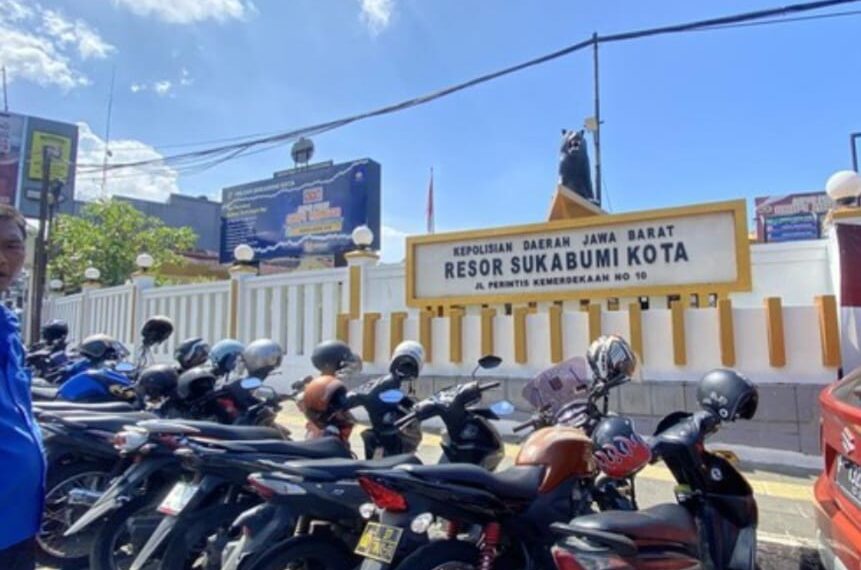 Lokasi parkir sepeda motor di depan Mapolres Sukabumi Kota.(Foto:Istimewa).