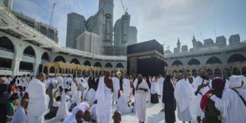 Jamaah berdoa di Masjidl Haram, Makkah. (Dok. Istimewa)