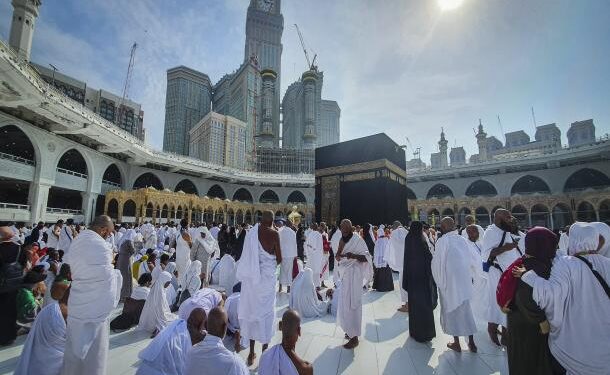 Jamaah berdoa di Masjidl Haram, Makkah. (Dok. Istimewa)