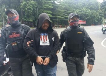Petugas mengamankan salah satu oknum ormas (Ilustrasi). (Dok. Istimewa)