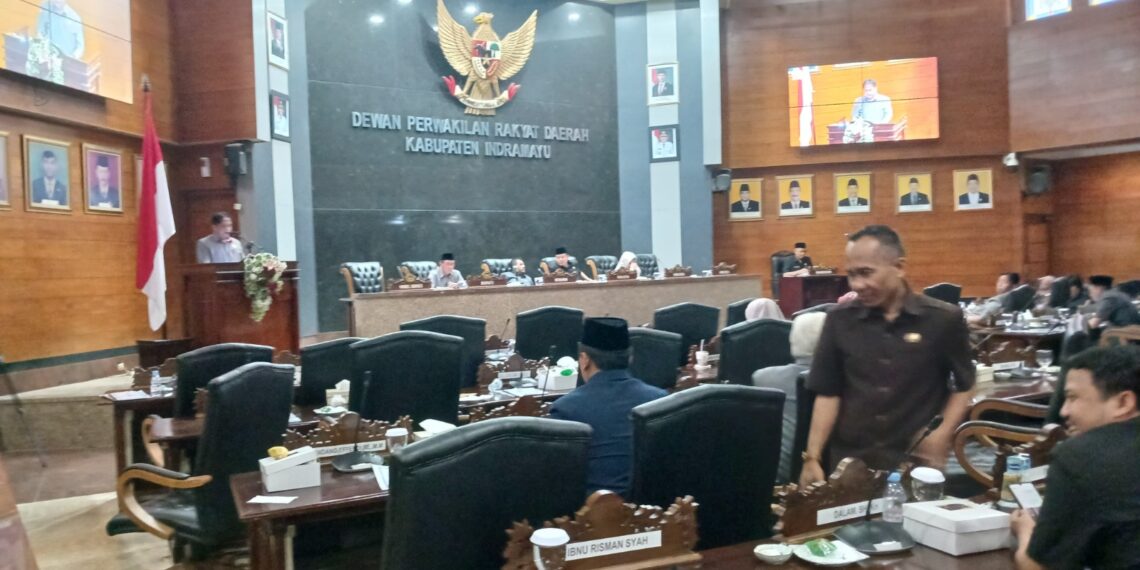 Anggota DPRD Kabupaten Indramayu menggelar rapat pembahasan tiga raperda prioritas. (Dok. Istimewa)