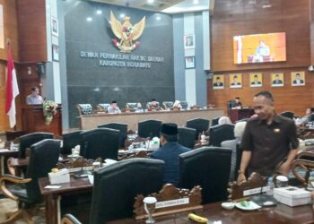 Anggota DPRD Kabupaten Indramayu menggelar rapat pembahasan tiga raperda prioritas. (Dok. Istimewa)