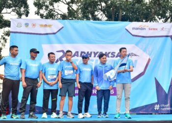 Wakil Menteri Pemuda dan Olahraga (Wamenpora) RI Taufik Hidayat menghadiri sekaligus melepas para peserta ajang Adhyaksa Tasik Run: City of Runners 2025, yang dipusatkan di kawasan Sunny Cafe & Resto, Jalan Letjen Mashudi, Kota Tasikmalaya, Jawa Barat (Jabar). (foto:Andre/kemenpora.go.id)