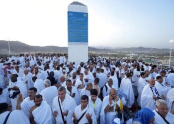 Jamaah dari berbagai negara mengerjakan wuuf di Arafah. (Dok. Isitmewa)