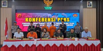 Kapolresta Cirebon, Kombes Pol. Sumarni, memberikan keterangan pers penetapan dua tersangka kasus longsor di Gunung Kuda, Kabupaten Cirebon.(Foto:Istimewa).