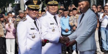 Gubernur Jabar, Dedi Mulyadi, melantik Cecep Nurul Yakin dan Asep Sopari Al-Ayubi sebagai Bupati dan Wakil Bupati Tasikmalaya.(Foto:Istimewa).