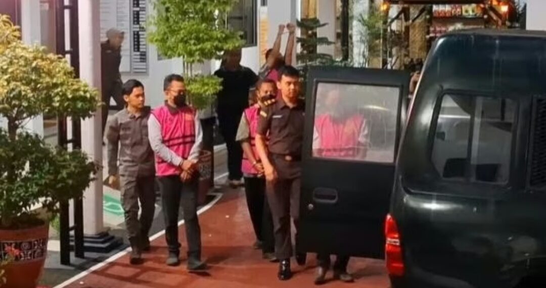 Tersangka Kasus Korupsi Budidaya Ikan Dieksekusi ke Lapas Purwakarta.(Foto:Istimewa).