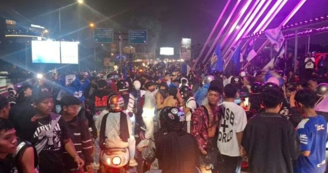 Para bobotoh saat memenuhi Flyover Pasupati, Kota Bandung.(Foto:Istimewa).