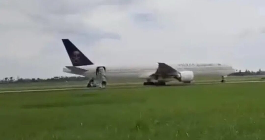 Pesawat Saudia Airlines mendarat darurat di Bandara Internasional Kualanamu, Deli Serdang, Sumatera Utara, setelah diancam bom.(Foto:Istimewa).