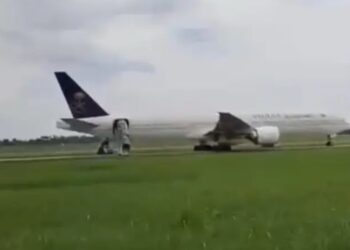 Pesawat Saudia Airlines mendarat darurat di Bandara Internasional Kualanamu, Deli Serdang, Sumatera Utara, setelah diancam bom.(Foto:Istimewa).