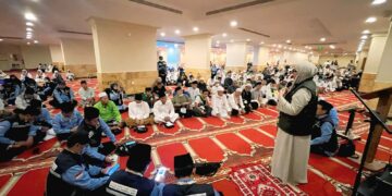 Anggota Komite III Dewan Perwakilan Daerah (DPD) Republik Indonesia (RI) Daerah Pemilihan Jawa Barat (Jabar) Agita Nurfianti melaksanakan kunjungan kerja dalam rangka pengawasan penyelenggaraan ibadah haji tahun 2025 dengan mengunjungi jamaah haji asal Jawa Barat di Mekkah, Arab Saudi, Minggu (1/6).(Foto: Istimewa)