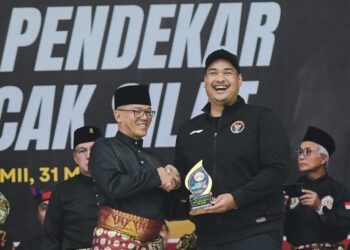 Menteri Pemuda dan Olahraga Republik Indonesia (Menpora RI) Dito Ariotedjo, menyampaikan selamat hari ulang tahun ke-77 Pengurus Besar Ikatan Pencak Silat Indonesia (PB IPSI). Menpora Dito nilai kepemimpinan dan dedikasi Ketum PB IPSI sangat menginspirasi memajukan pencak silat ke panggung dunia.(foto:bagus/kemenpora.go.id)