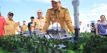 Bupati Bogor Rudy Susmanto meninjau langsung progres pembangunan Masjid Raya Kabupaten Bogor yang berlokasi di kawasan Stadion Pakansari, Cibinong, pada Senin (30/6).