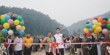 Bupati Sumedang Dony Ahmad Munir meresmikan Sport Center Tadjimalela yang berlokasi di Lapangan Cigugur, Selasa (3/6/2025).(Foto: Humas Pemkab Sumedang)