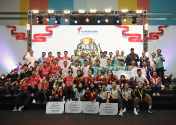 Menteri Pemuda dan Olahraga Republik Indonesia (Menpora RI), Dito Ariotedjo, menyerahkan langsung medali dan Piala Menpora kepada para juara pertama di ajang Seleksi Nasional (Seleknas) Sepak Takraw Piala Menpora 2025 yang digelar di GBK Arena, Jakarta, Kamis (26/6).(foto:raiky/kemenpora.go.id)